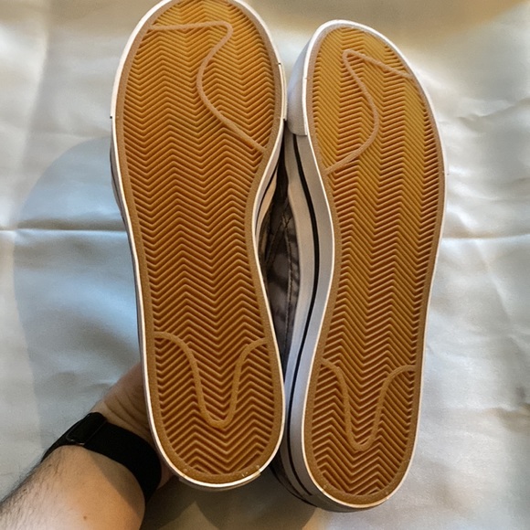 Men’s Nike Slip On Shoes - Picture 6 of 7